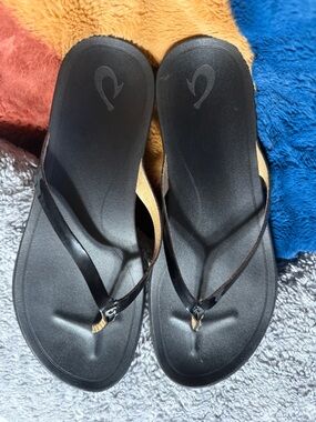 Olukai Women's Black Leather Flip Flop Sandals